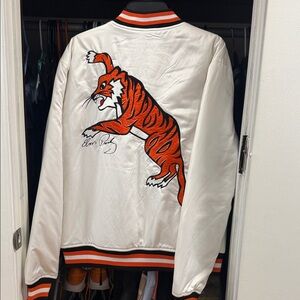 Elvis Graceland White Satin Jacket with Tiger Embroidery. Licensed. Mens Large.